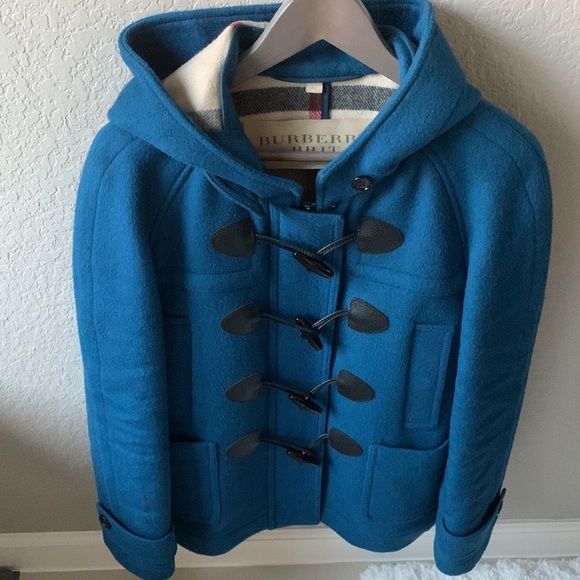 I am selling a turquoise size 8 Burberry jacket. - Picture 5 of 6